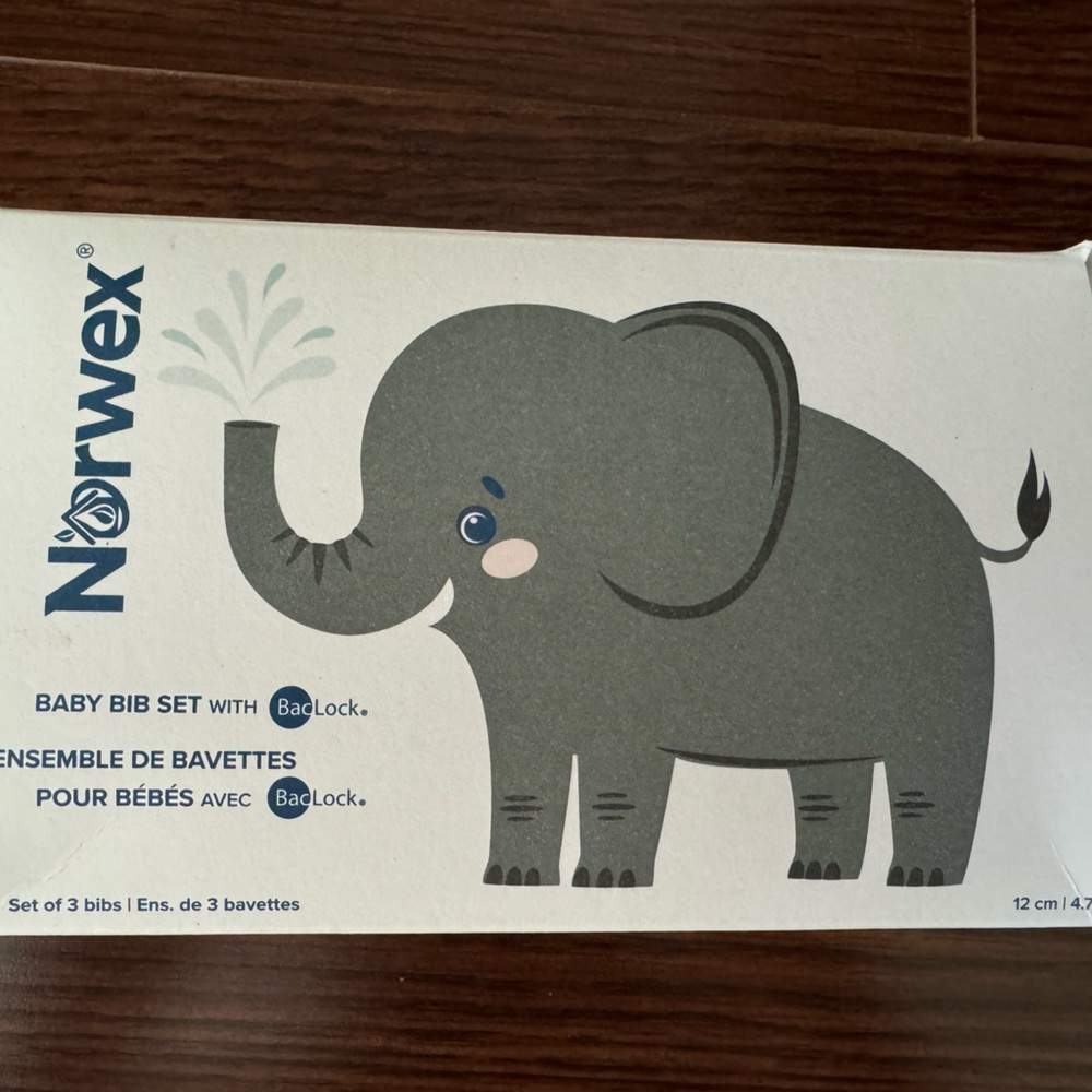 Norwex Baby Set - bath brush and bibs - Picture 2 of 8
